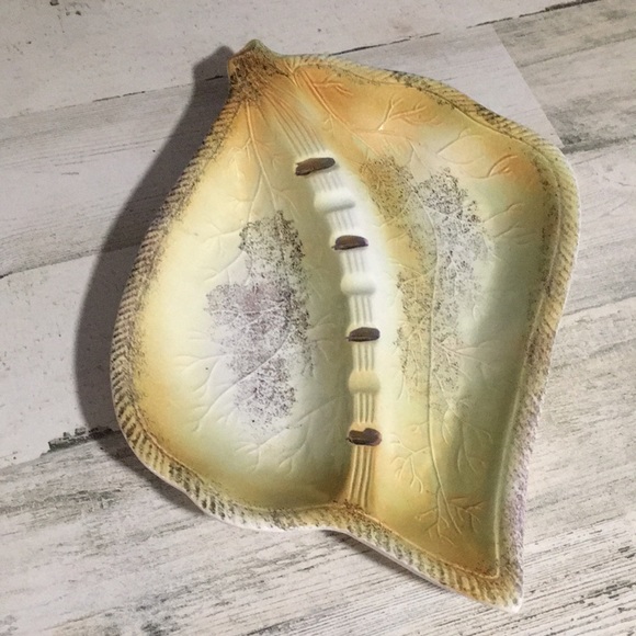 Vintage yellow/cream/gold 7 slot cigarette/cigar porcelain ashtray - Picture 5 of 8